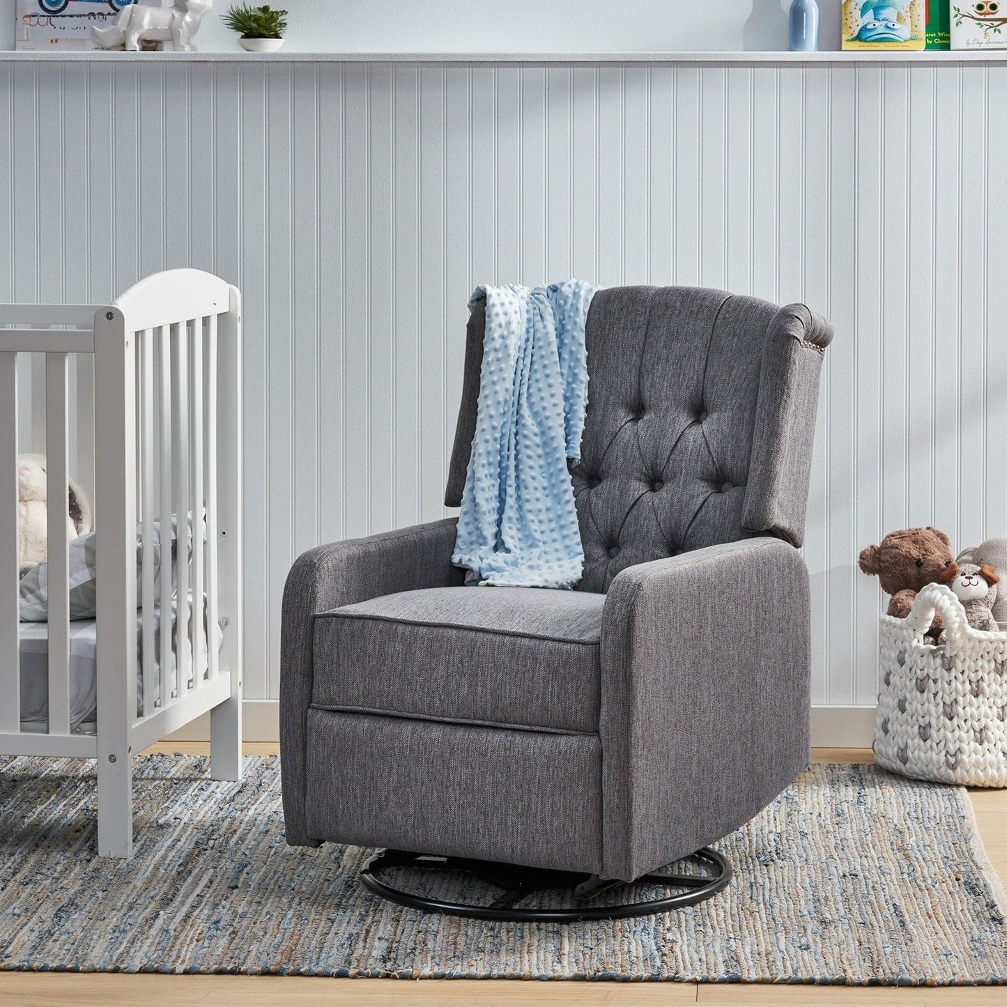 Versatile Manual Recliner Chair with Timeless Design